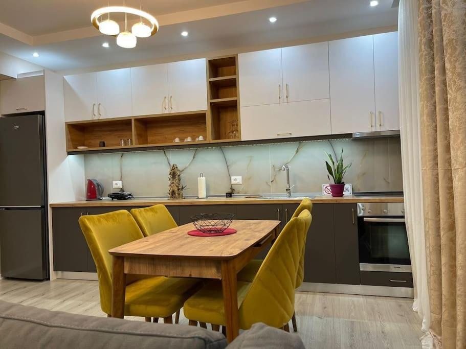 Melody Apartment In Корча Экстерьер фото